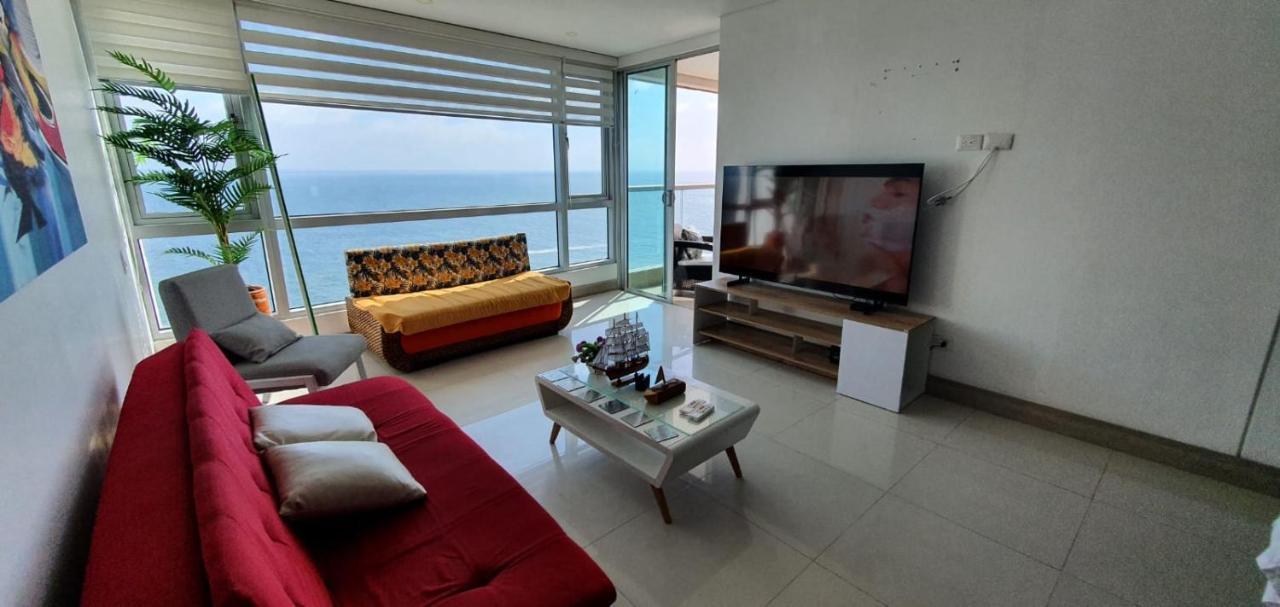 Frente Al Mar En *